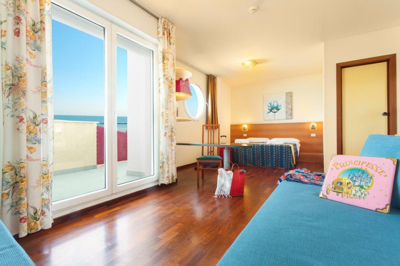 Hotel Atlantic Vista Mare Pesaro Zewnętrze zdjęcie