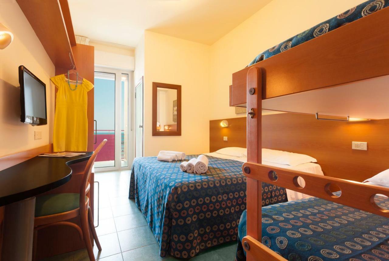 Hotel Atlantic Vista Mare Pesaro Zewnętrze zdjęcie