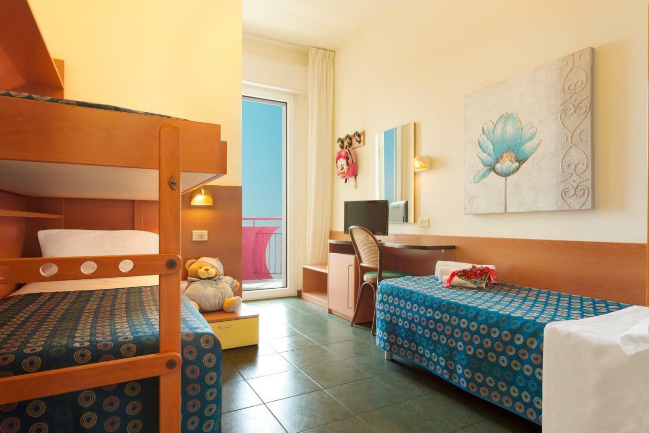 Hotel Atlantic Vista Mare Pesaro Zewnętrze zdjęcie